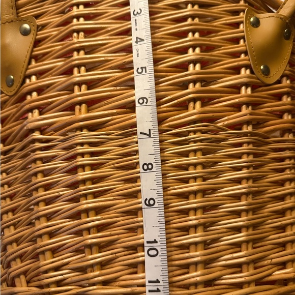 Vintage Cane Woven Basket with thick sturdy vinyl lining vividly colored apples - Picture 8 of 11